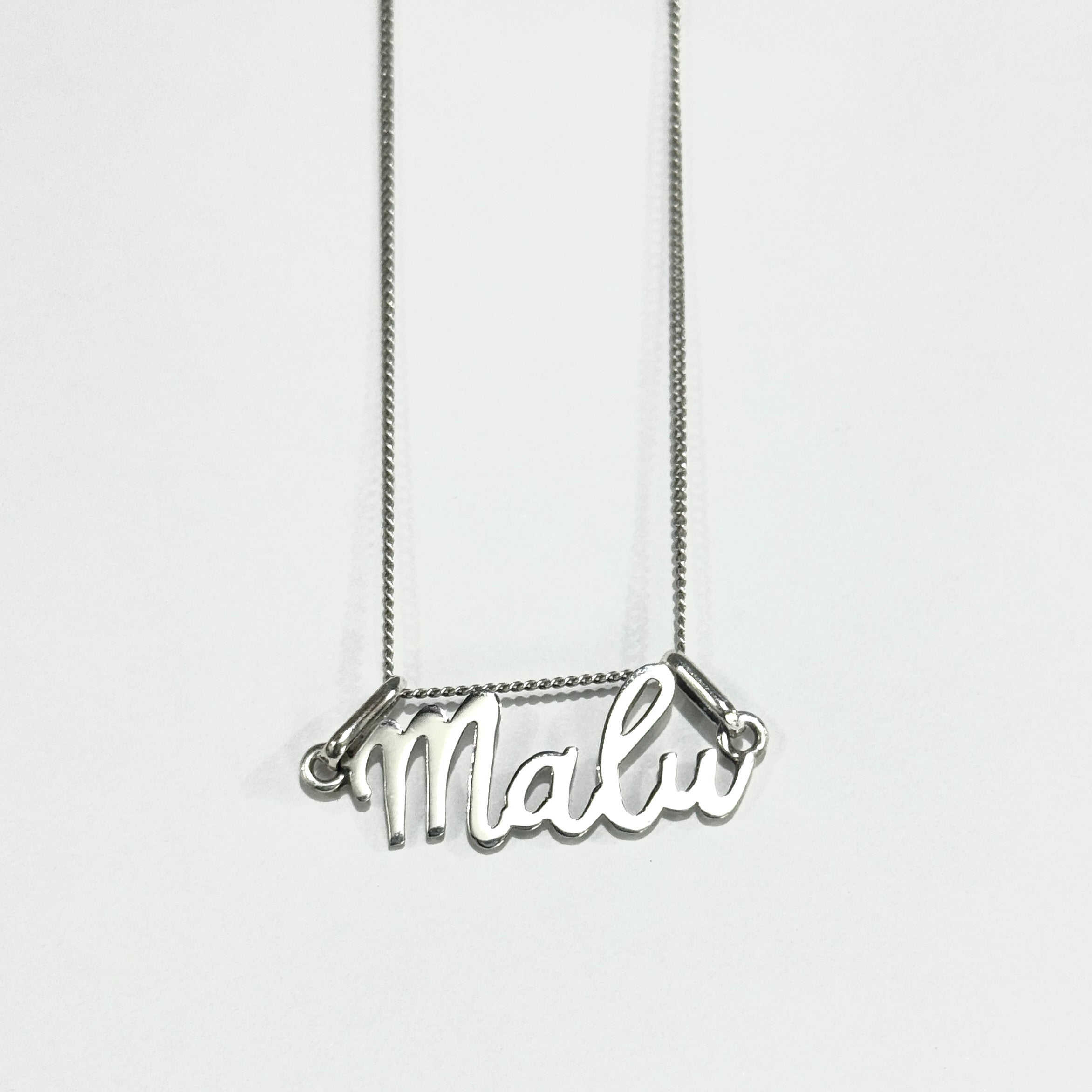 Collar nombre cursiva