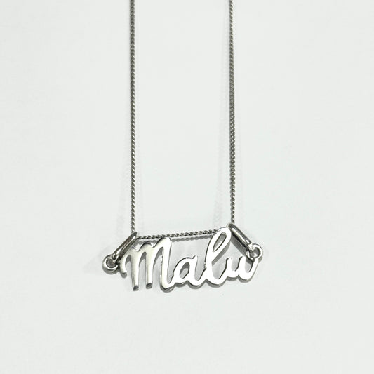 Collar nombre cursiva