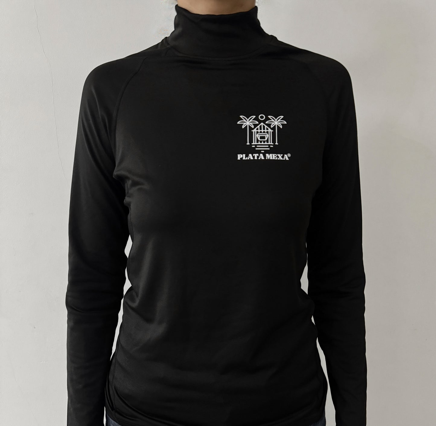 Playera manga larga cuello alto